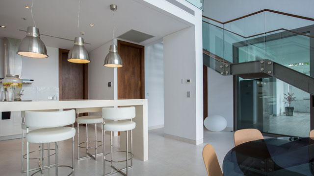 Malaiwana Patio Duplex - Cosy kitchen dining area